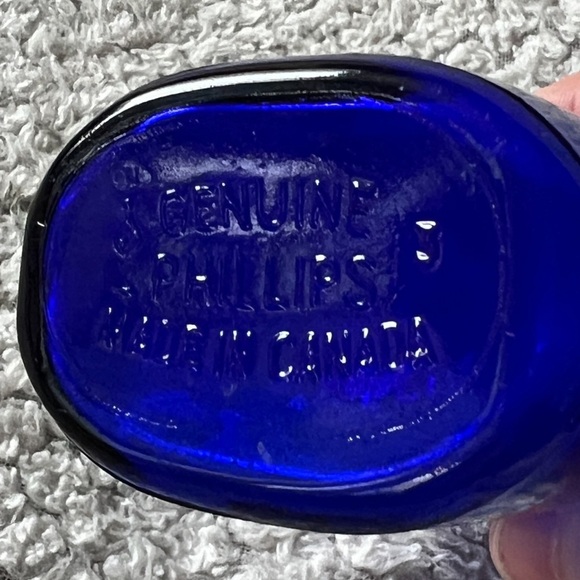 1940s Canadian Phillips Milk of Magnesia Bottle | Cobalt Blue Apothecary Gem 7” - Picture 2 of 7